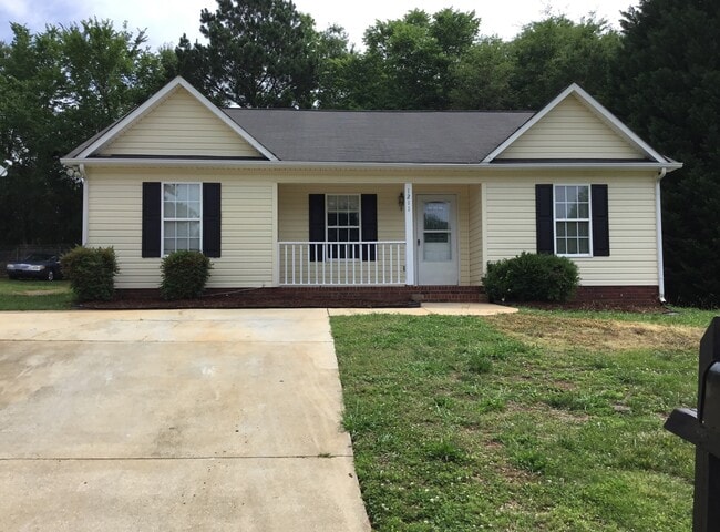 Building Photo - 3 Bedroom in Glenn Eagle Subdivision!