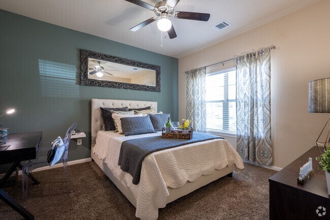 2BR, 2BA - 1,120