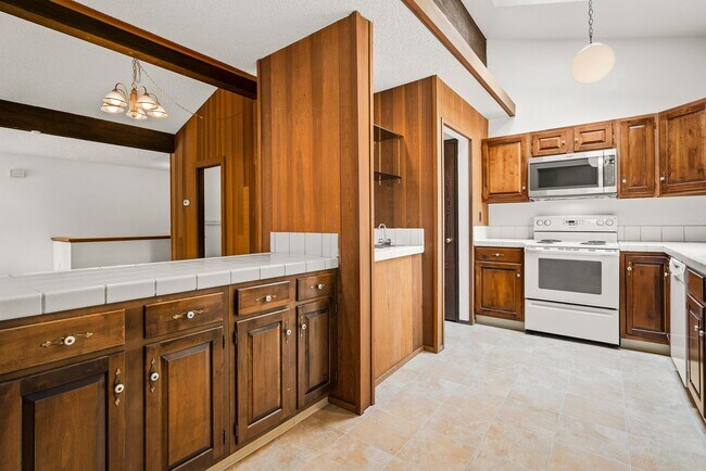 Photo - Incline Village: Condo - 3 Bedrooms, 2.5 Bathrooms, Garage, Walk to Lake / Hyatt / Restaurants / ...