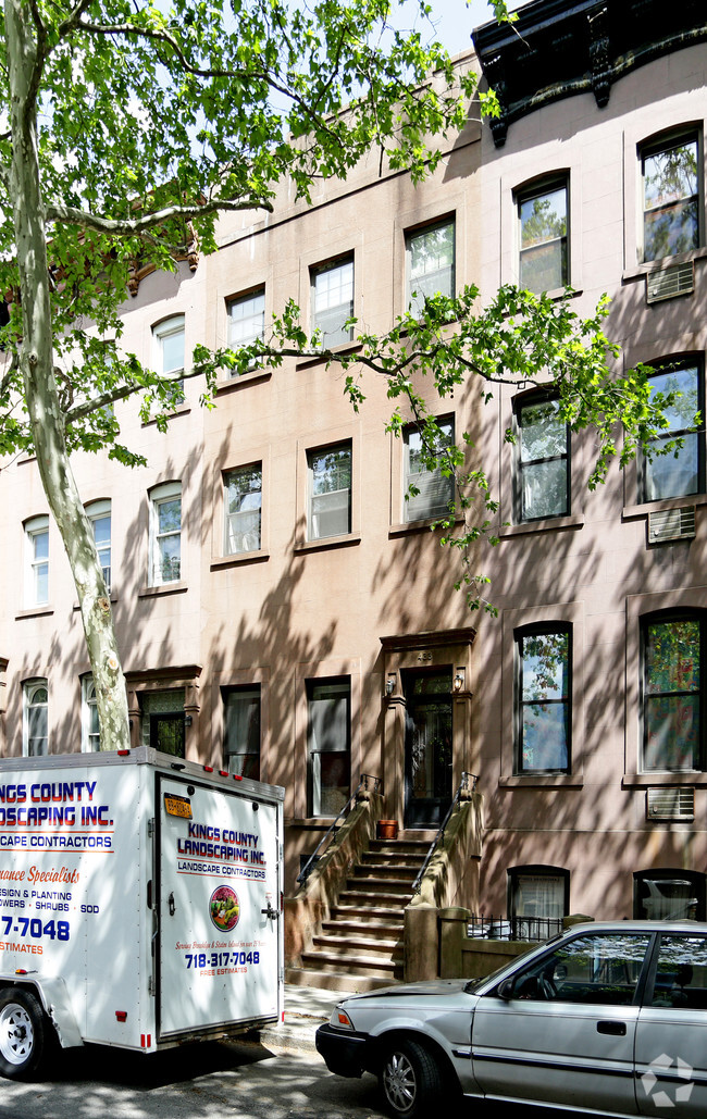 Building Photo - 433 Clinton Street Rental