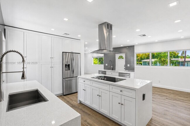 Photo - 1081 NE 166th St