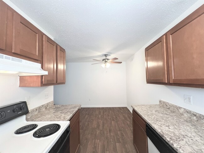 3BD, 1BA - Dining Room - Kimberly Club Apartments
