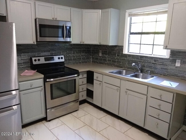 Photo - 516 E 58th St