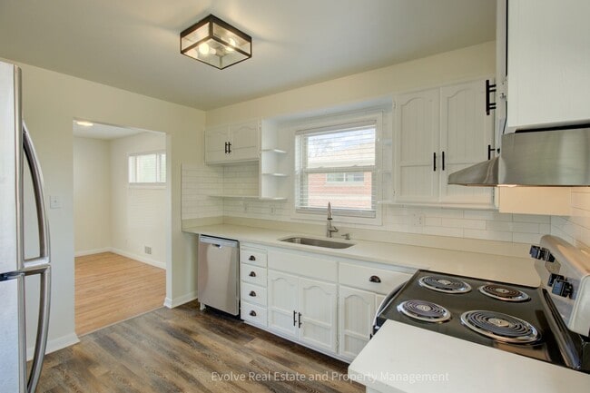 Photo - Evolve Real Estate: Welcome to This Spacious 5 Beds/2 Baths Single Family Residence With Great La...