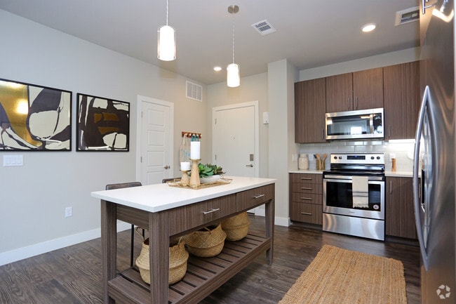 1BR, 1BA - 797 SF