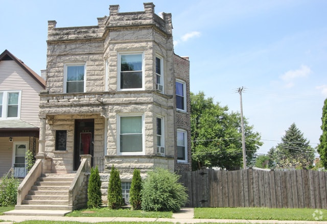 Building Photo - 825 Beloit Ave Unit 2 Rental