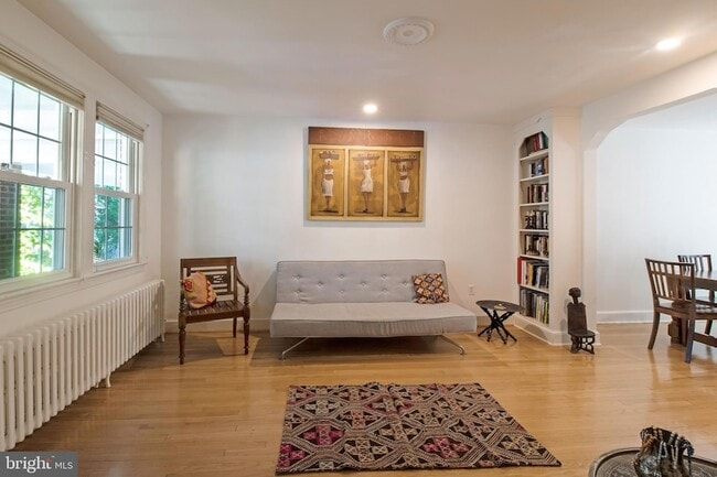 Photo - 2224 Observatory Pl NW