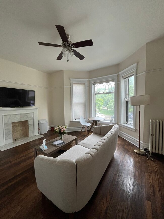 Photo - 1359 E 57th St Unit 1