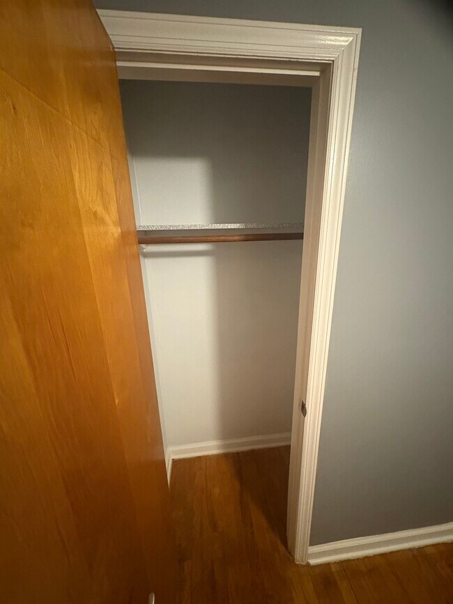 Photo - 648 E 6th St