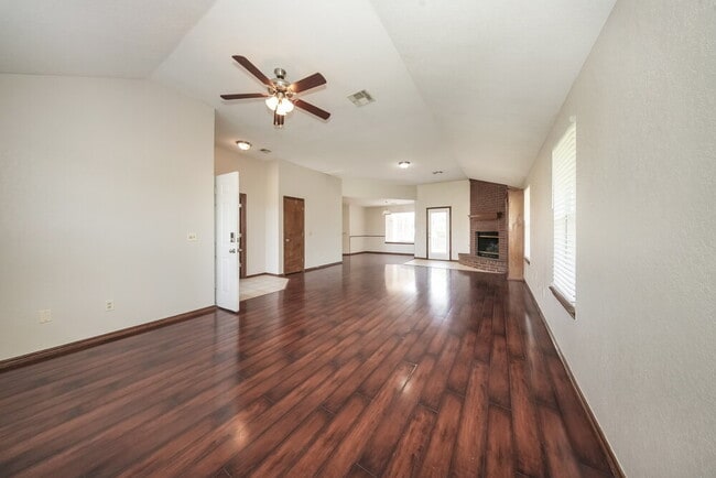 Photo - 329 Ridge Bluff Dr