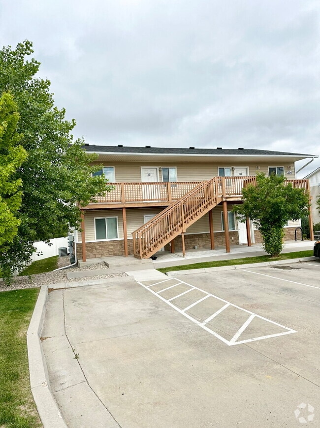 Building Photo - Upper-Level 2-Bedroom Apartment with Porch... Unit 202