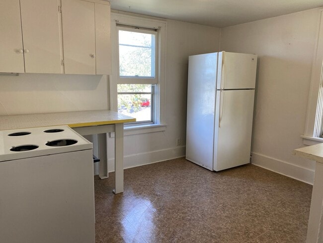 Building Photo - 523 N 12th St Unit 523 N 12th St #3