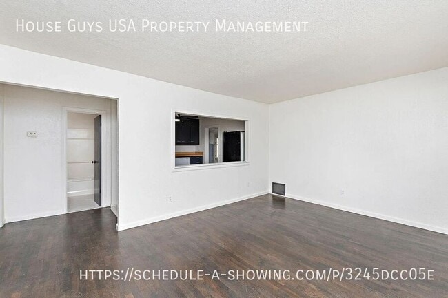 Photo - 5400 NE 49th St