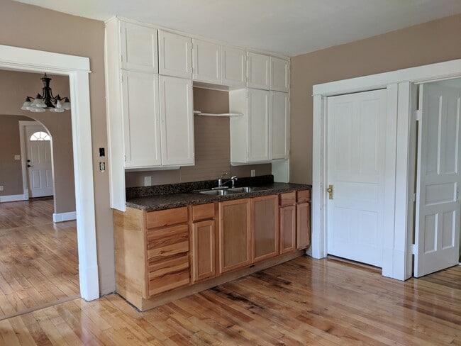 Photo - 1666 Smith St