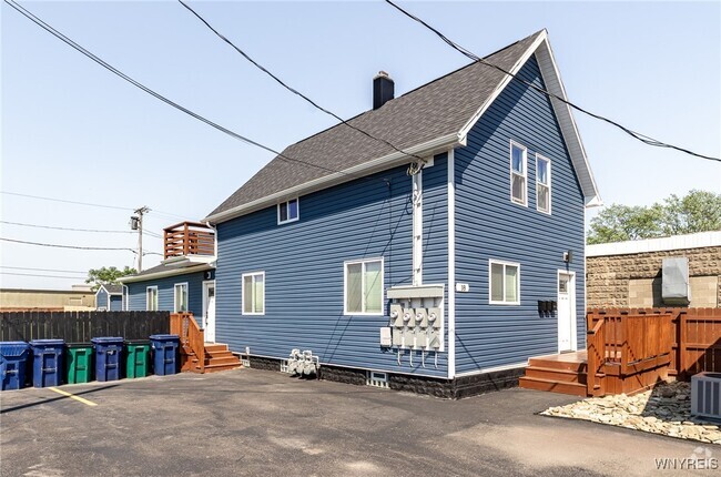 Building Photo - 18 Abbott Rd Rental