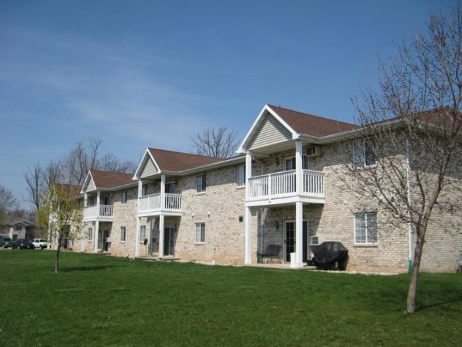 220 Valley Road, Appleton, WI - 220 Valley Road Apartments