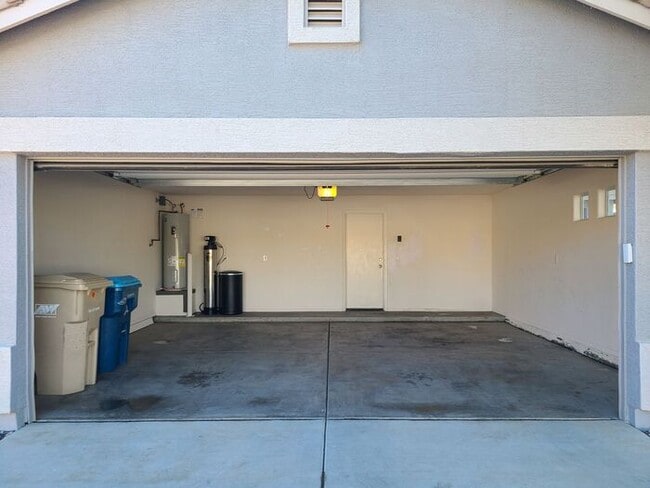 Photo - 5 Bedroom, 3 Bath Home in Secluded Neighbo...