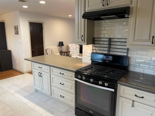 Photo - 11303 Greenwillow Dr