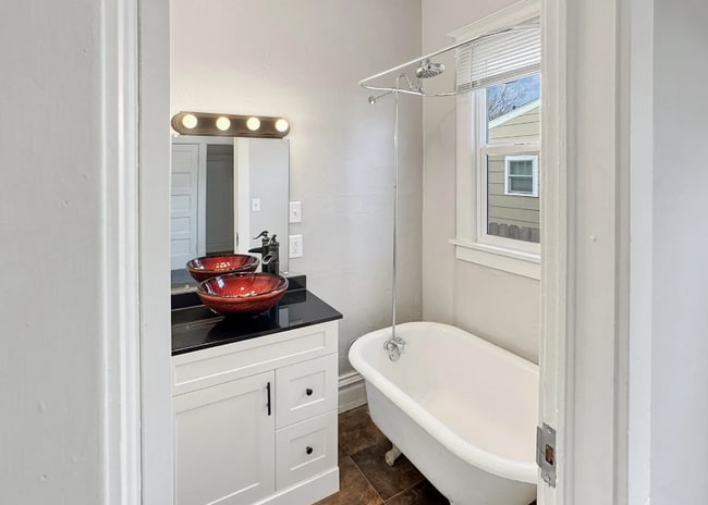 Photo - 906 12th St N