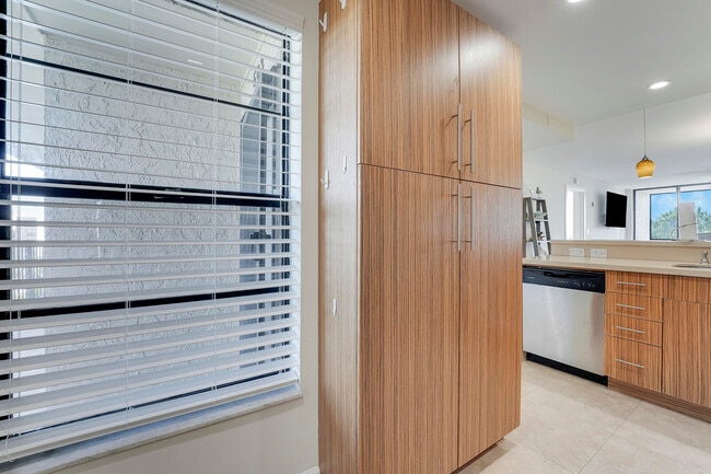 Photo - 14 Royal Palm Way Unit 5030