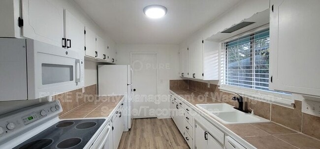 Photo - 920 S 68th St