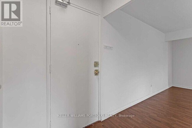 Photo - 921 Midland Ave Unité 704