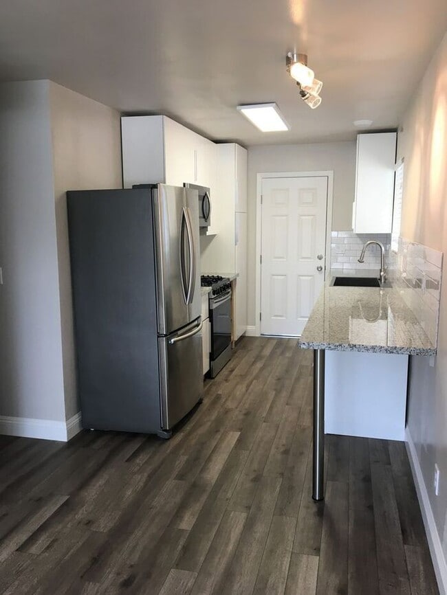 Photo - 410 W 9th St