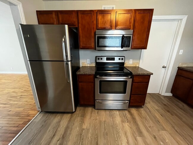 Photo - 418 W Lakewood Blvd