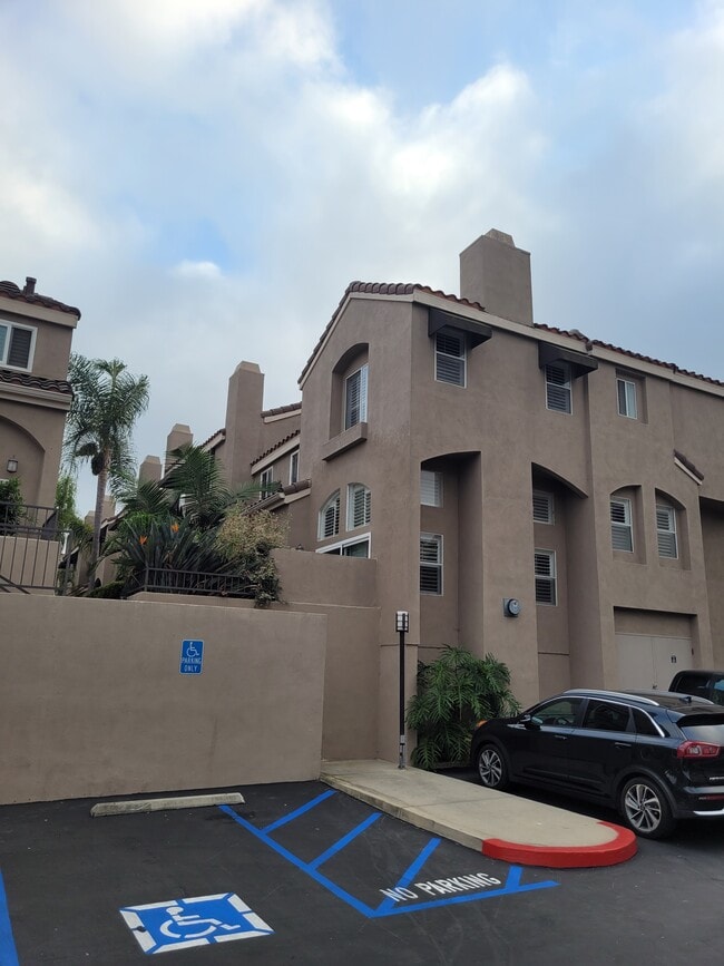 Photo - 1329 E Grand Ave