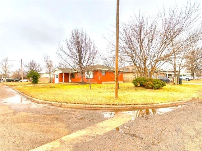 Photo - Super 4 Bed 1.5 Bath in the South Gate Addn in Moore, OK