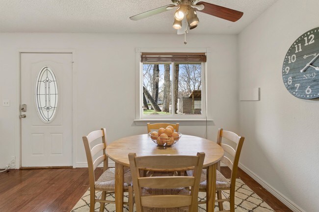 Photo - 2717 Glenwood Dr Apartment Unit 35