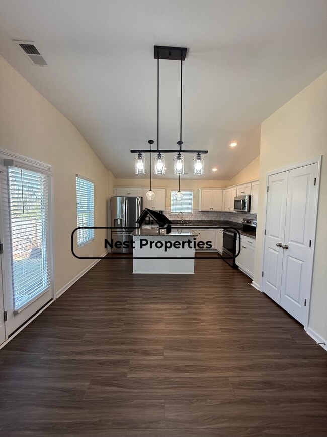Photo - 301 Ollivander Ln