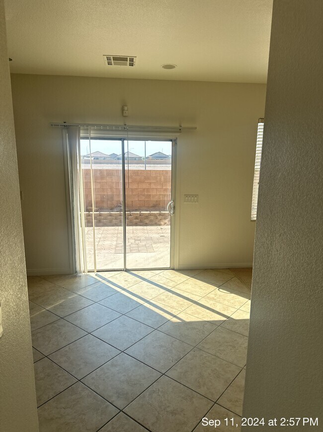 Photo - 6049 Glenborough St