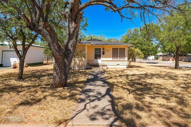 Photo - 1002 S San Jose Dr