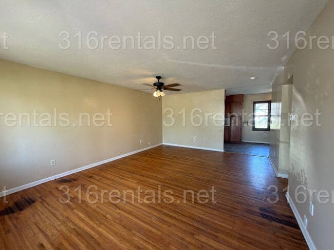 Photo - 520 Linda Ln