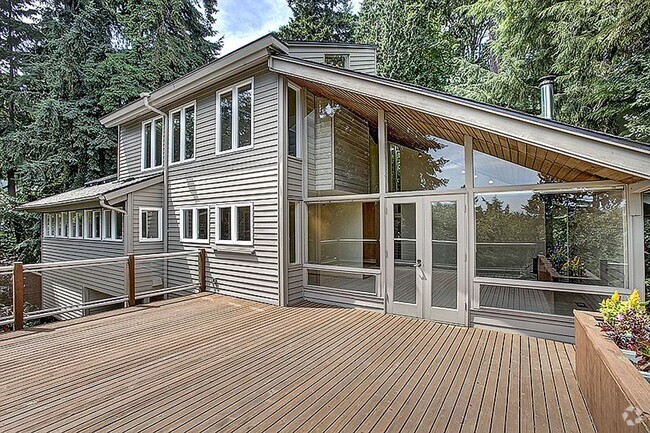 Building Photo - Mercer Island Beauty 4bed/2.5bath Home