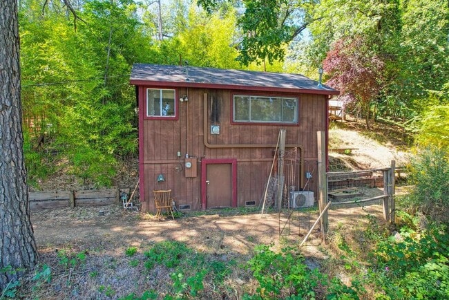 Building Photo - Studio in Placerville