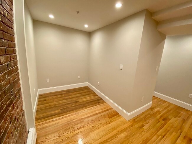 Photo - 96 Webster St Unidad B