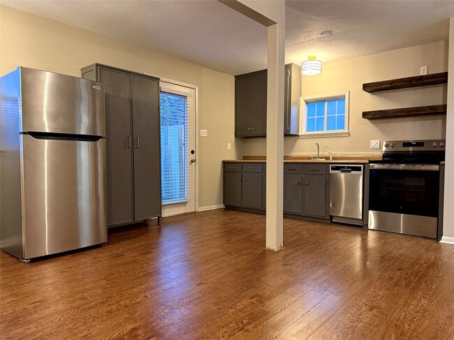 Photo - 1800 Shadowwood Dr