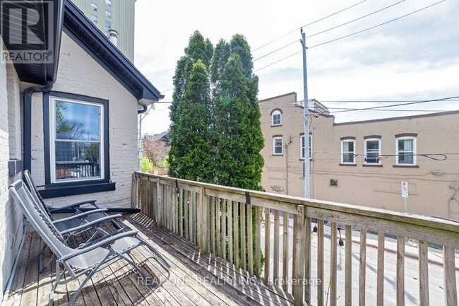 Photo - 118 Queen St S