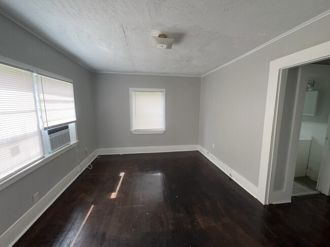 Photo - 3755 Newman Ave