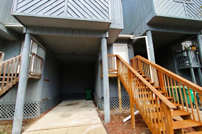 Photo - 200 White St