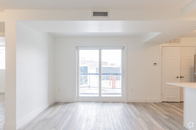 2BR, 1BA - 860SF - Living Room - 144 Lucan Ave, Waterloo