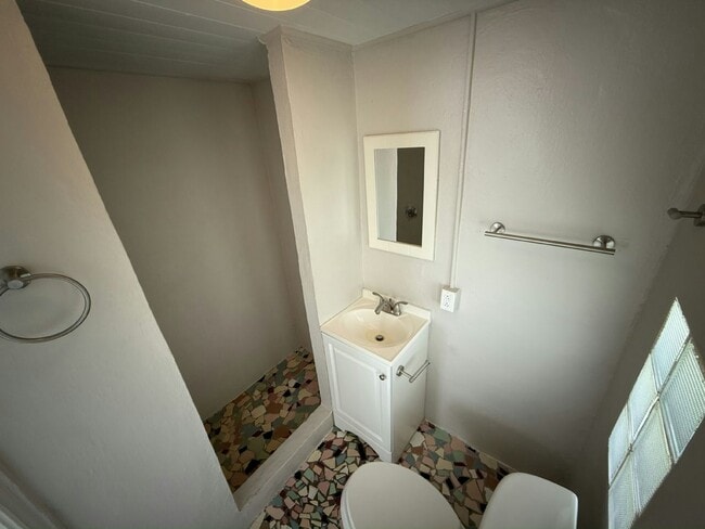 Photo - 14035 W River Rd