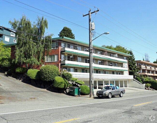 Photo - 2501 Thorndyke Ave W