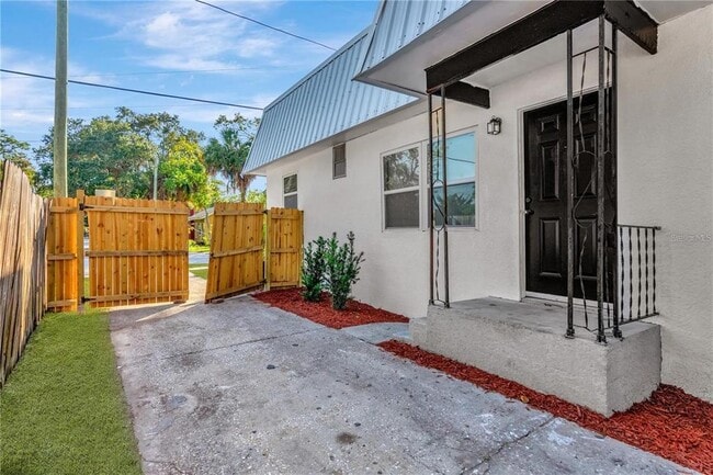 Photo - 610 Woodlawn St
