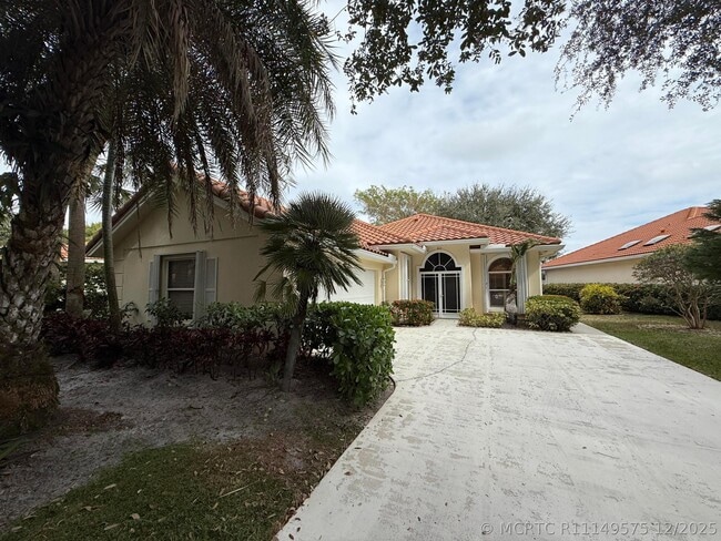 222 E Tall Oaks Cir