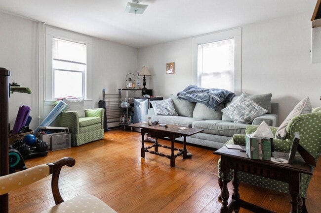 Building Photo - NO BROKER FEE | Renovated 2 Bed with Parking Included | Brighton