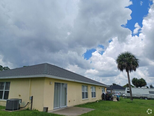 Building Photo - 205 Schoolside Dr Unit 205 Schoolside Drive B Rental