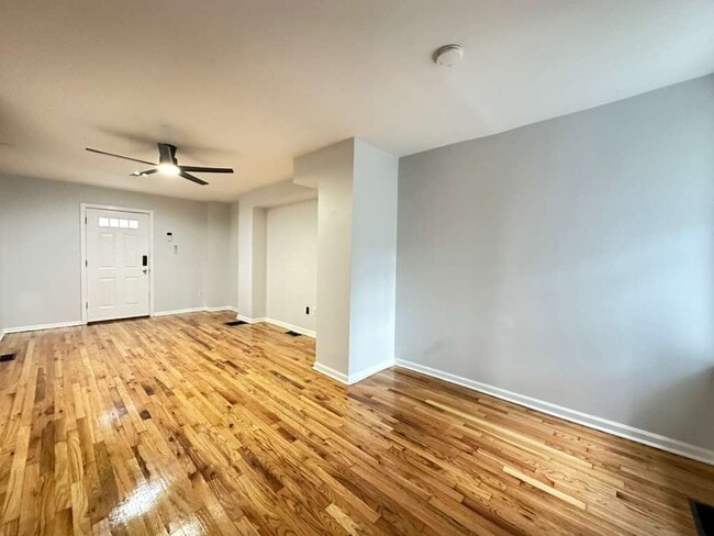 Photo - 538 E Queen Ln